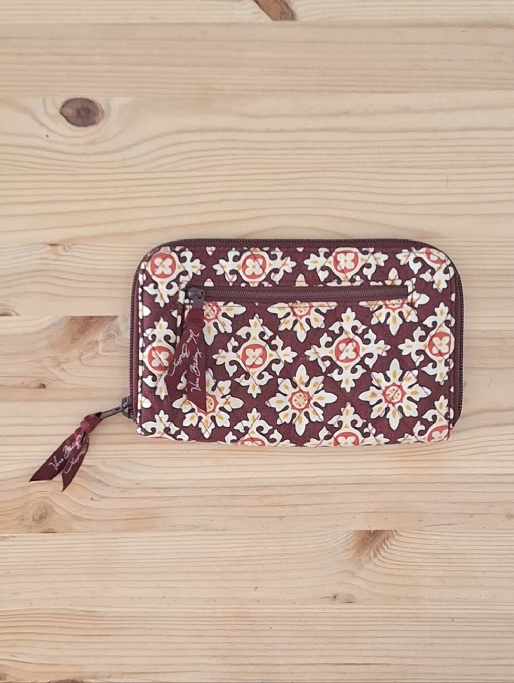 🧡Vera Bradley 'Medallion' Wristlet🧡